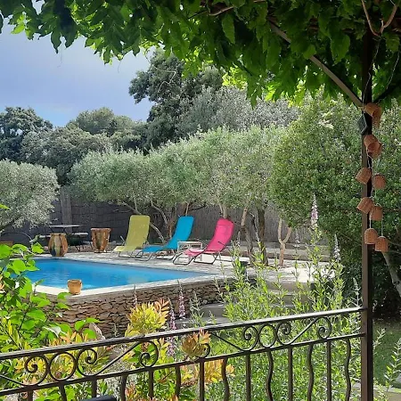 Villa En Provence Piscine Au Calme Entre Arles Nimes Avignon *