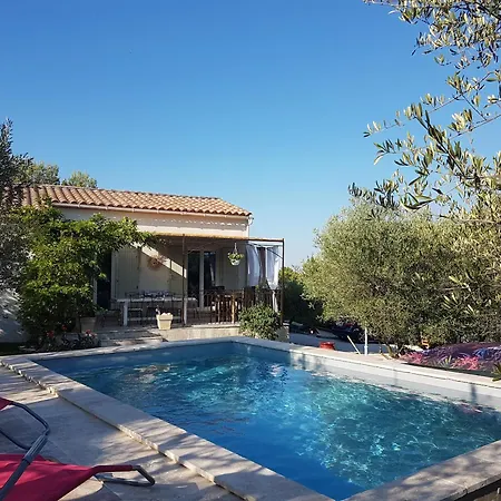 En Provence Piscine Au Calme Entre Arles Nimes Avignon