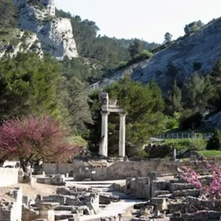 En Provence Piscine Au Calme Entre Arles Nimes Avignon Villa *